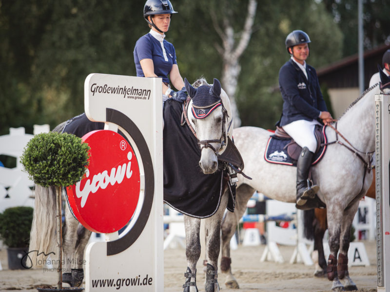 Die Fangständer unserer Turniersprünge sind auch in der Siegerehrung im Einsatz. 