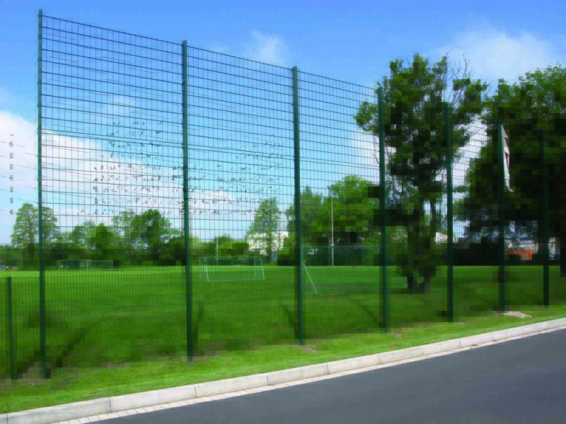 Der Ballfangzaun sorgt für Sicherheit auf Sportanlagen