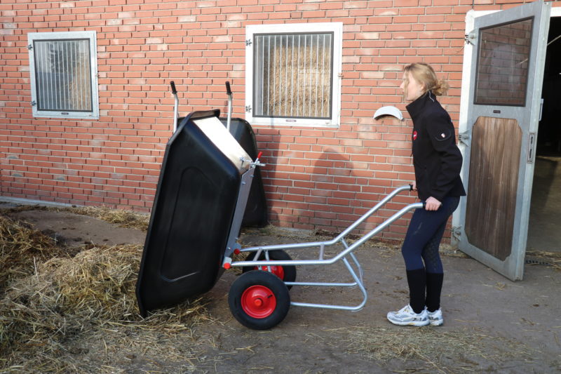 Mit praktischen Stallhelfern erleichtern Sie Ihren Stall-Alltag. Mit praktischen Stallhelfern erleichtern Sie Ihren Stall-Alltag.