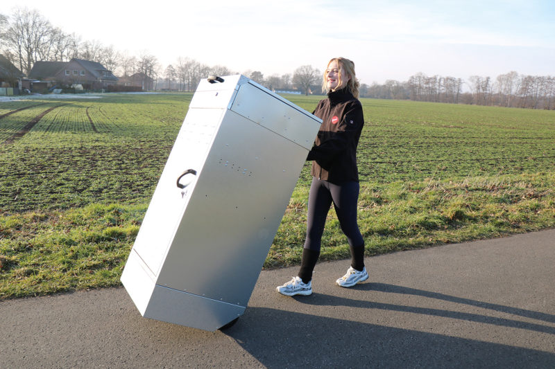 Unsere fahrbaren Sattelschränke können durch die Bereifung überall mit hingenommen werden.