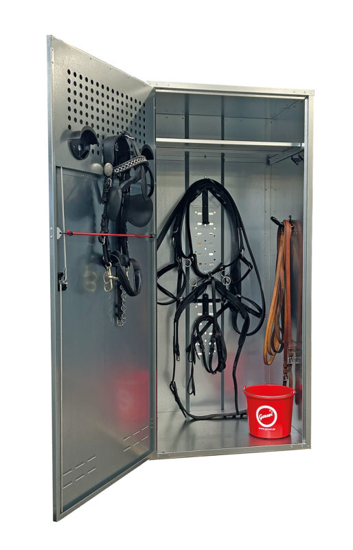 Dieser Sattelschrank überzeugt durch Flexibilität und durchdachte Lagerung von Fahrequipment.