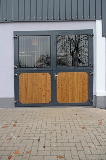 Stalltor Drehfenster