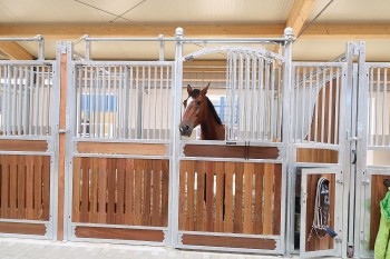 Ablageschrank in Boxenfront