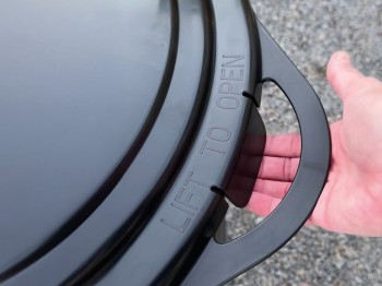 Futtertonne mit Deckel